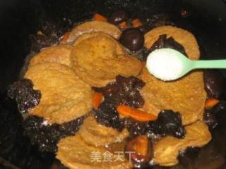 鲈香茹黑朩耳烧素鸡的做法步骤：10