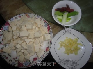 家常炒豆腐的做法步骤：1