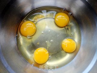 给张炎小宝的奖励------贝壳小蛋糕的做法步骤：2