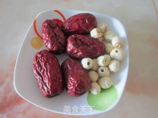 红薯莲子粥的做法步骤：1