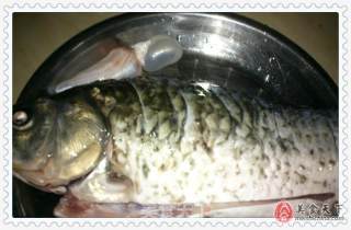 红烧白鲫鱼的做法步骤：1