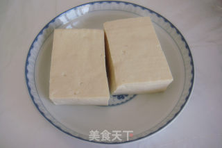 剁椒蒸豆腐的做法步骤：1