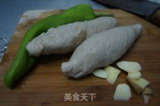 家常菜--青椒炒面筋的做法步骤：1