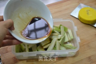 萝卜皮变泡菜酸甜【萝卜皮泡菜】的做法步骤：5