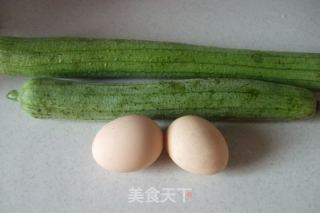 丝瓜炒鸡蛋的做法步骤：1