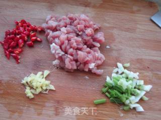 玉米粒炒肉末的做法步骤：2