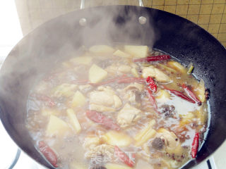 土豆炖鸡腿的做法步骤：2