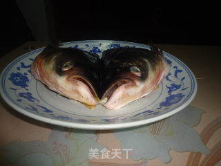酸辣鱼头汤的做法步骤：1