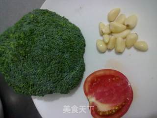 蒜蓉西兰花的做法步骤：1