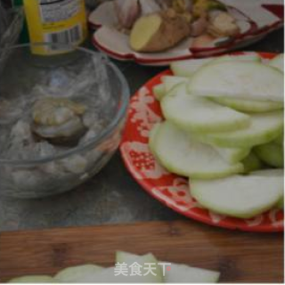 葫芦瓜虾仁的做法步骤：1