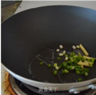 葫芦瓜虾仁的做法步骤：2