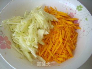 南瓜苹果饼的做法步骤：1