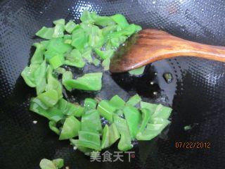 蚝油尖椒干豆腐的做法步骤：2