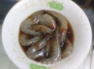香酥虾的做法步骤：1