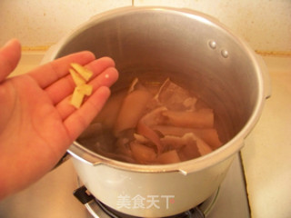 【改变】天然胶原蛋白之水晶肉皮冻的做法步骤：4