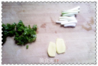黑木耳鲫鱼汤的做法步骤：3