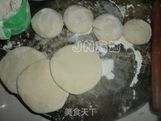 韭菜猪肉包的做法步骤：10