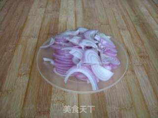 洋葱黑胡椒牛柳的做法步骤：2