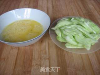 黄瓜炒蛋的做法步骤：2