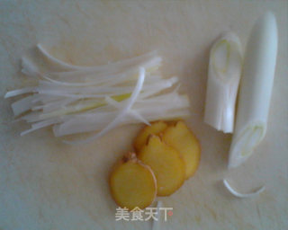 鲫鱼冬瓜汤的做法步骤：2
