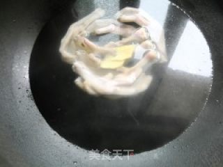 鸭掌焖香菇的做法步骤：2