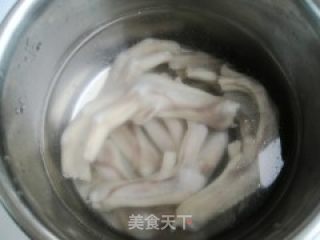 鸭掌焖香菇的做法步骤：3