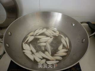 鲜美清淡的--------虾仁汤的做法步骤：5