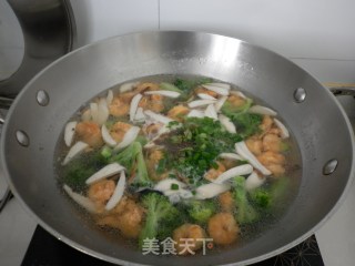 鲜美清淡的--------虾仁汤的做法步骤：12