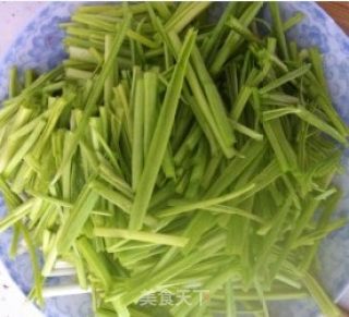 香辣香干炒韭黄的做法步骤：1