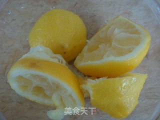 枫糖两吃～ 枫糖柠檬烤鸡腿的做法步骤：1