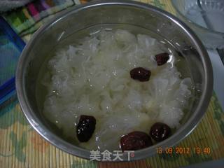 美容养颜补血品~~冰糖雪梨银耳粥的做法步骤：2