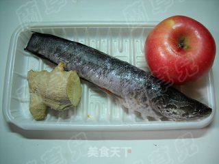苹果炖生鱼的做法步骤：1