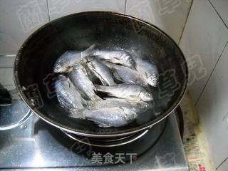 韩式辣白菜炖鲫鱼的做法步骤：3