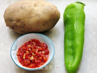 剁椒土豆丝的做法步骤：1