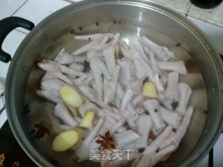 泡椒凤爪的做法步骤：2