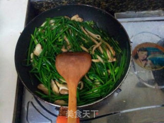杏鲍菇炒韭菜花的做法步骤：7