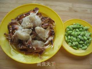 花蟹炒毛豆的做法步骤：1