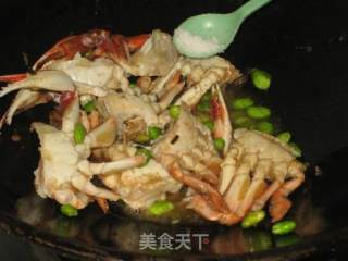 花蟹炒毛豆的做法步骤：8
