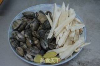 杏鲍菇炒花蛤的做法步骤：1