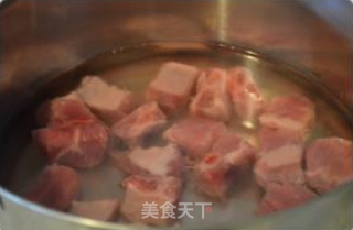 糖醋排骨的做法步骤：1