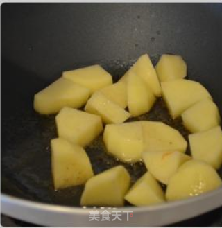 土豆烧牛筋的做法步骤：3