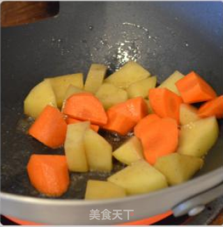 土豆烧牛筋的做法步骤：4