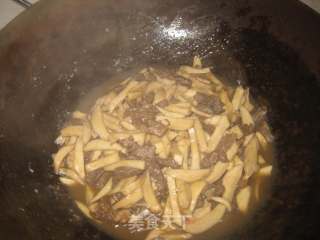 杏鲍菇炒牛肉的做法步骤：7