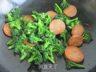 西兰花炒火腿的做法步骤：7