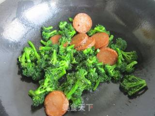 西兰花炒火腿的做法步骤：9