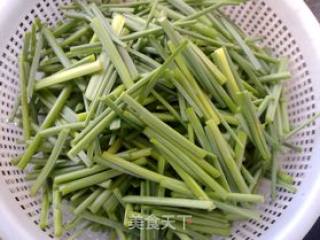 韭菜花炒鸡蛋的做法步骤：2