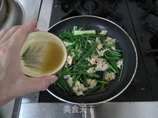 花蛤肉炒韭苔的做法步骤：7