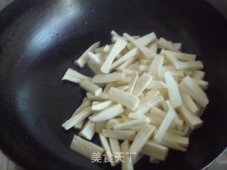 油焖茭白的做法步骤：3