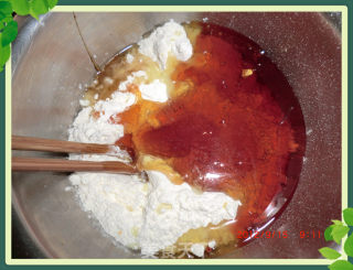 小鱼牌伍仁月饼的做法步骤：16