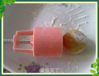 小鱼牌伍仁月饼的做法步骤：20